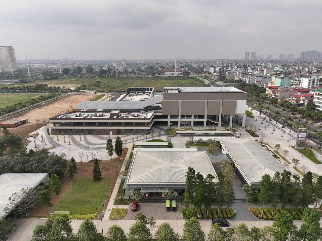 Vilai Viet began the first Commercial Project with ParkCity Mall - The Linc