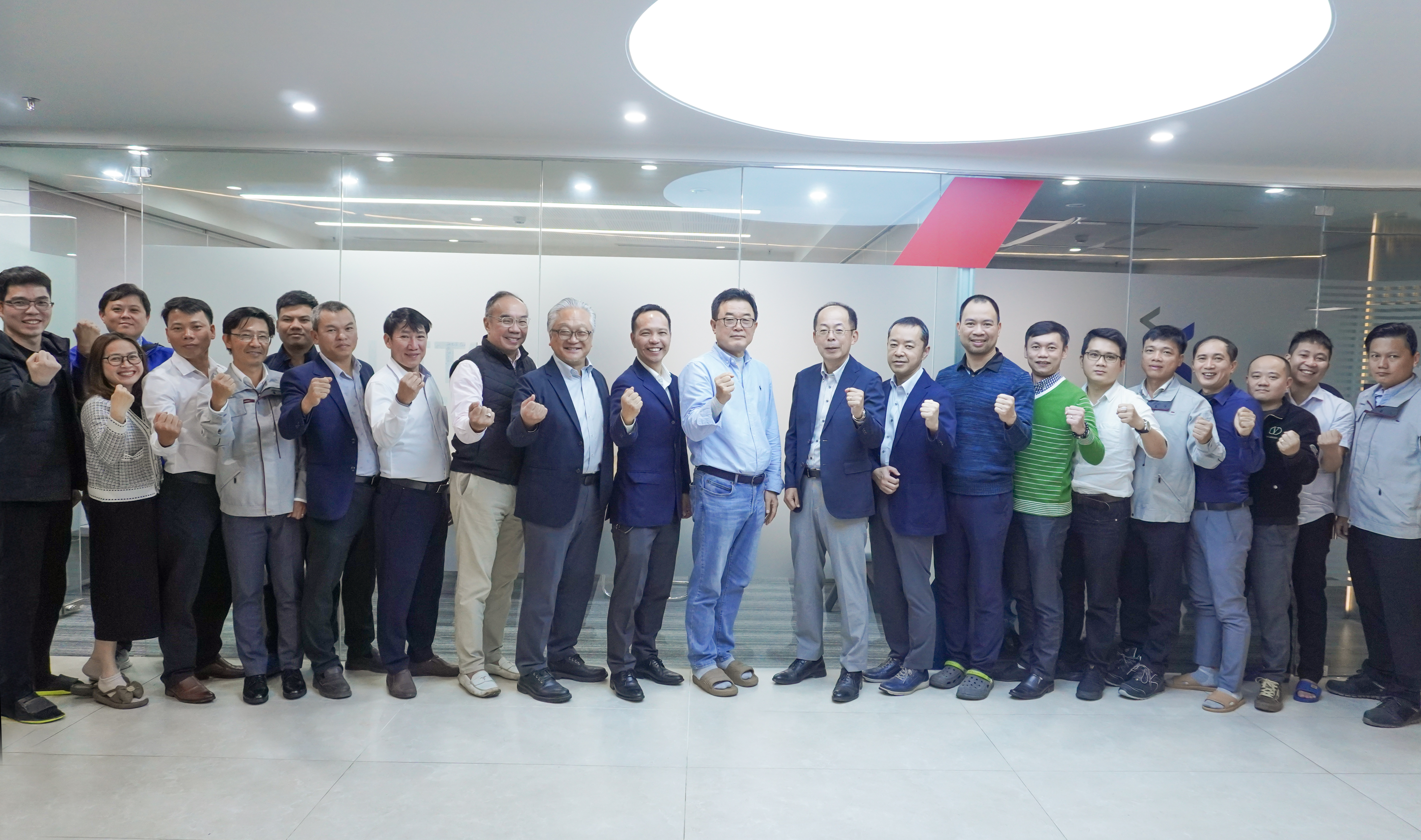 Members of Takenaka and Vilai Viet team participated the kick-off meeting.